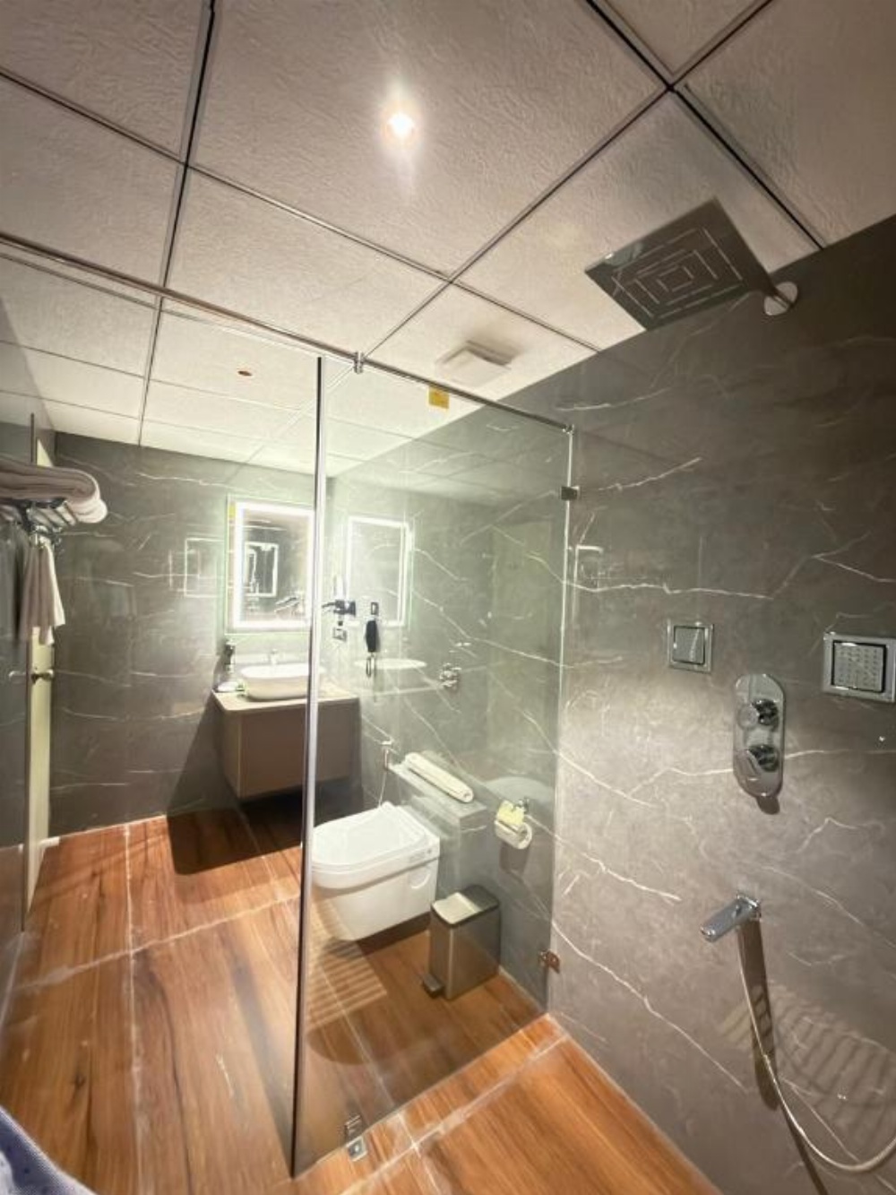 Room image 4