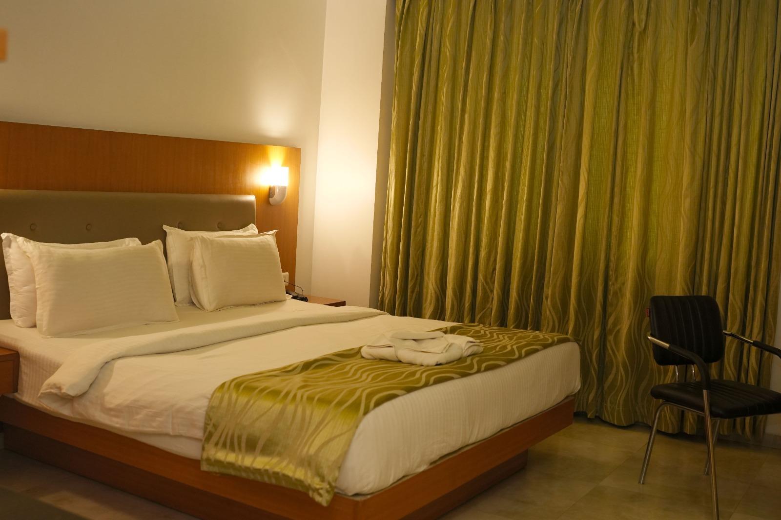 Deluxe King Bed